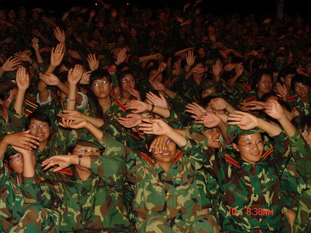 加油啊,给你挥挥手